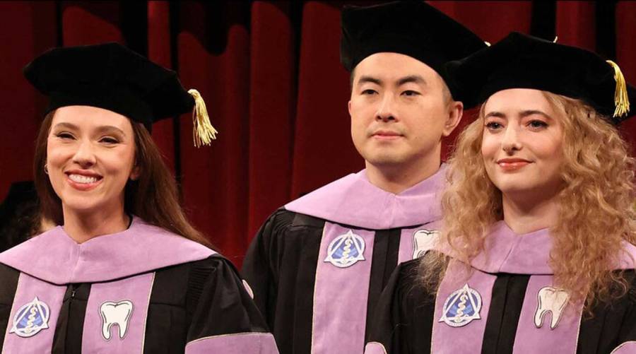 Scarlett Johansson reciting the dentocratic oath in Saturday Night Live sketch with SNL cast